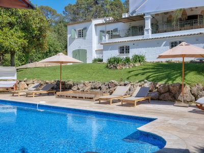 Magnificent villa with swimming pool