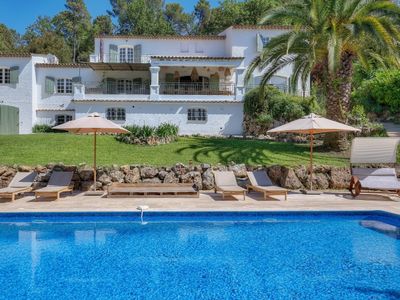 Magnificent villa with swimming pool