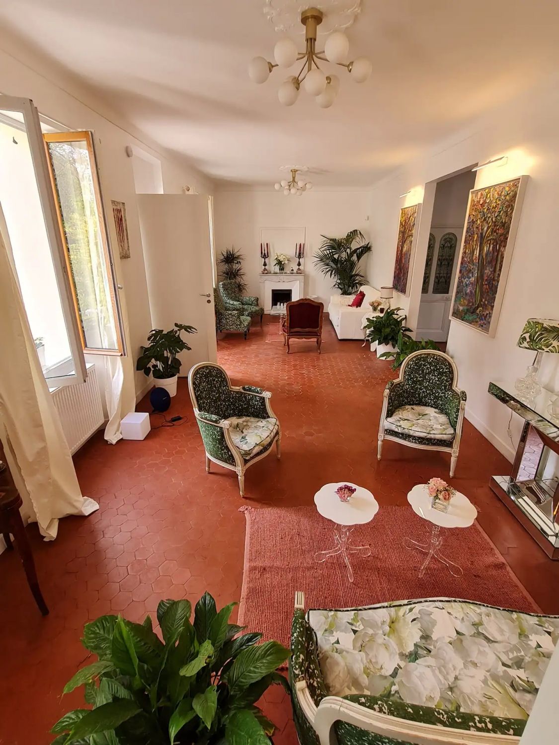 Refined Townhouse with Garden for Intimate Events in Cannes Center