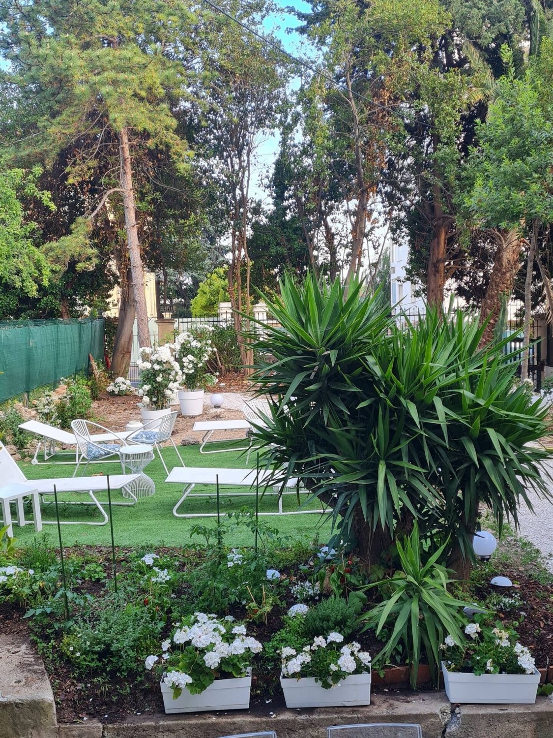 Refined Townhouse with Garden for Intimate Events in Cannes Center