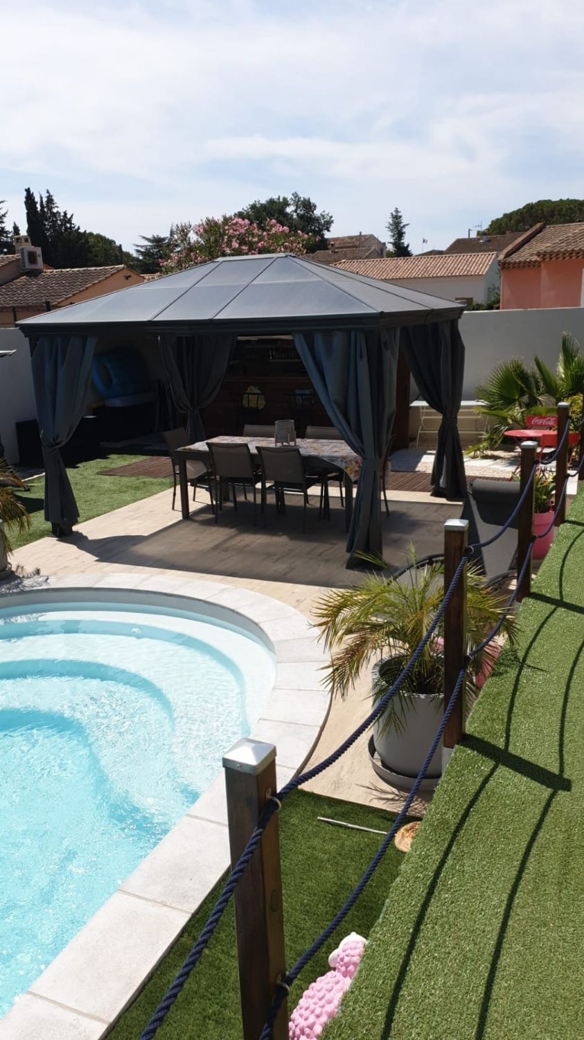Piscine chauffée & bar dans un écrin de détente