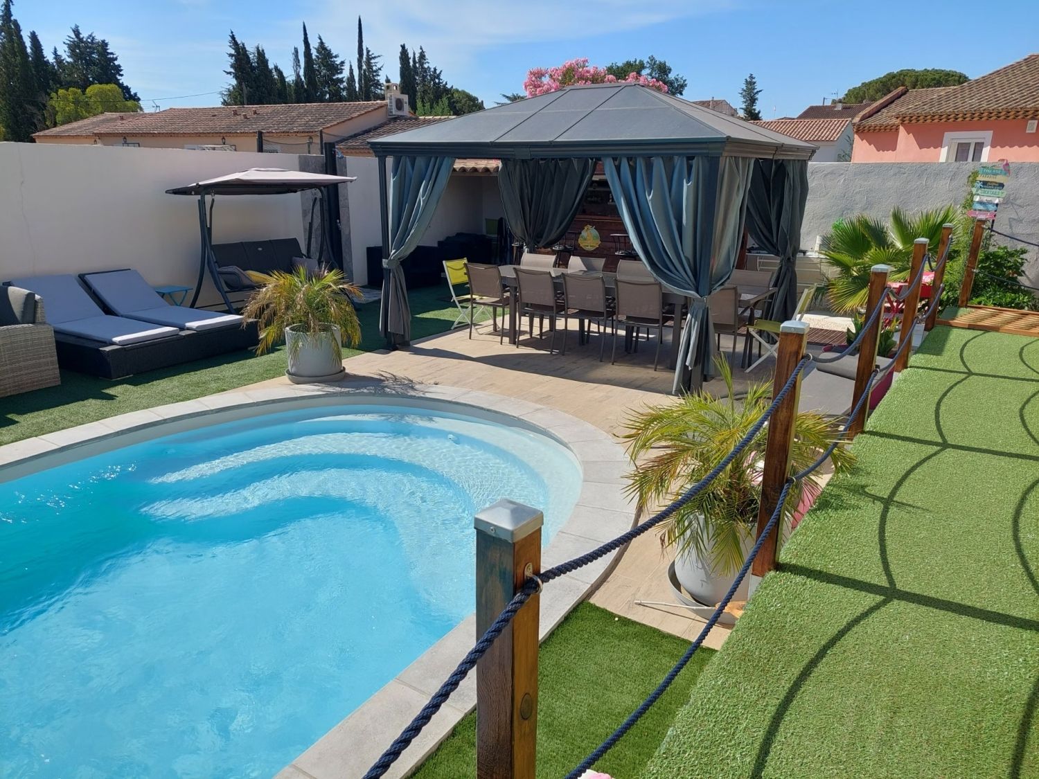 Piscine chauffée & bar dans un écrin de détente