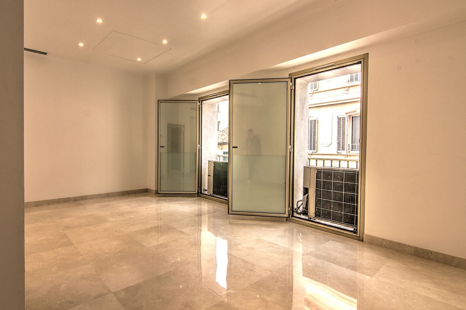 Galerie polyvalent à Cannes en face du Palais des Festivals