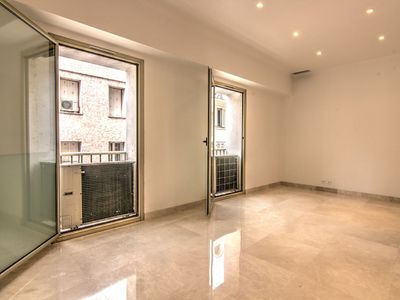 Versatile Gallery Space in Cannes Opposite the Palais des Festivals