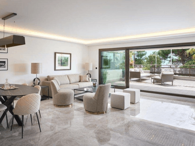 Luxury Croisette Apartment with Large Terrace for Events in Cannes
