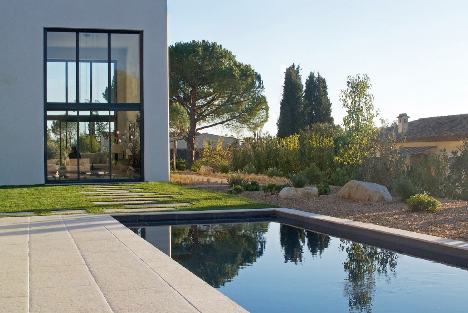 Piscine d'eau salée dans un cadre intime et sauvage