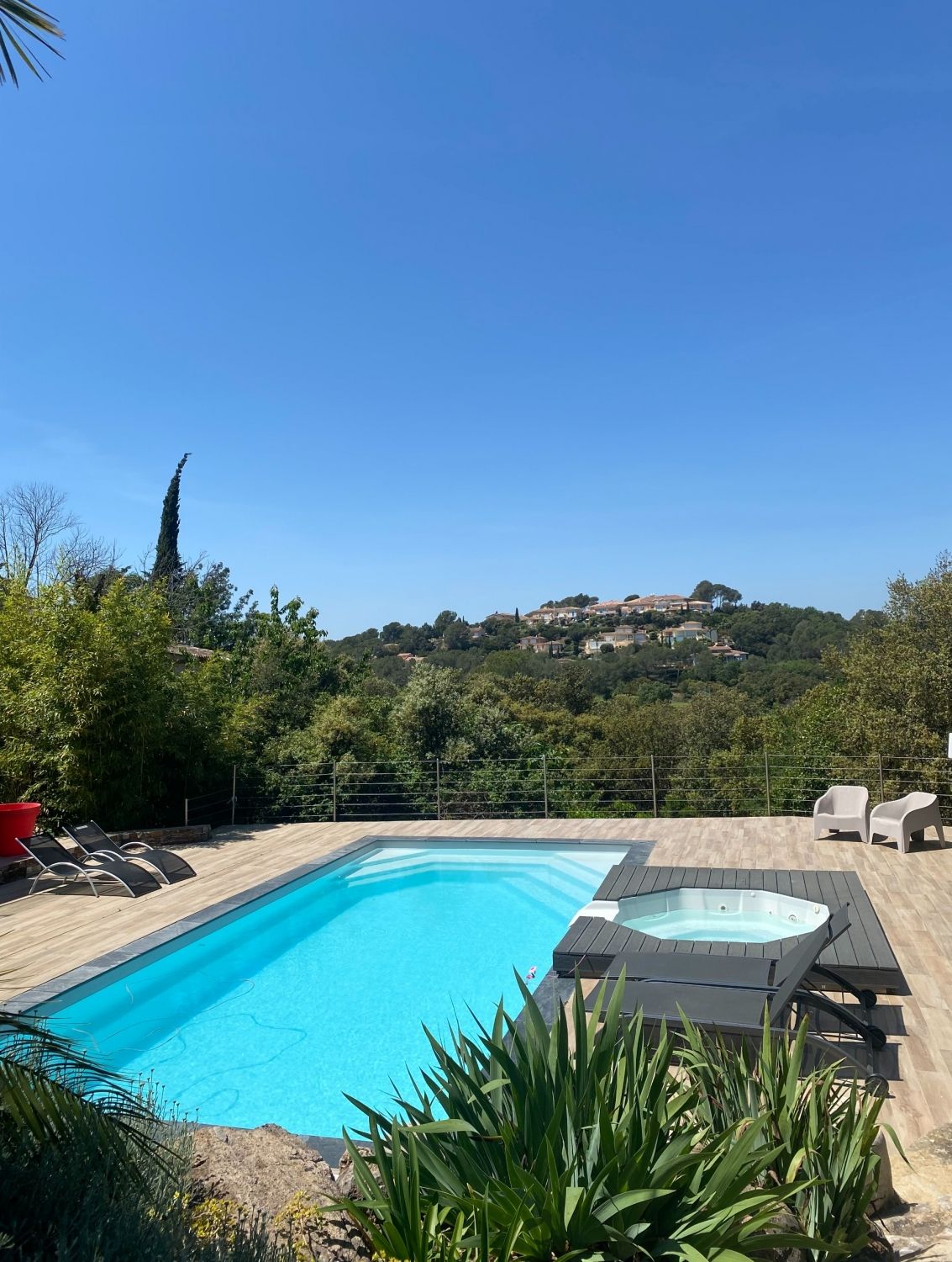 Piscine à la vue splendide