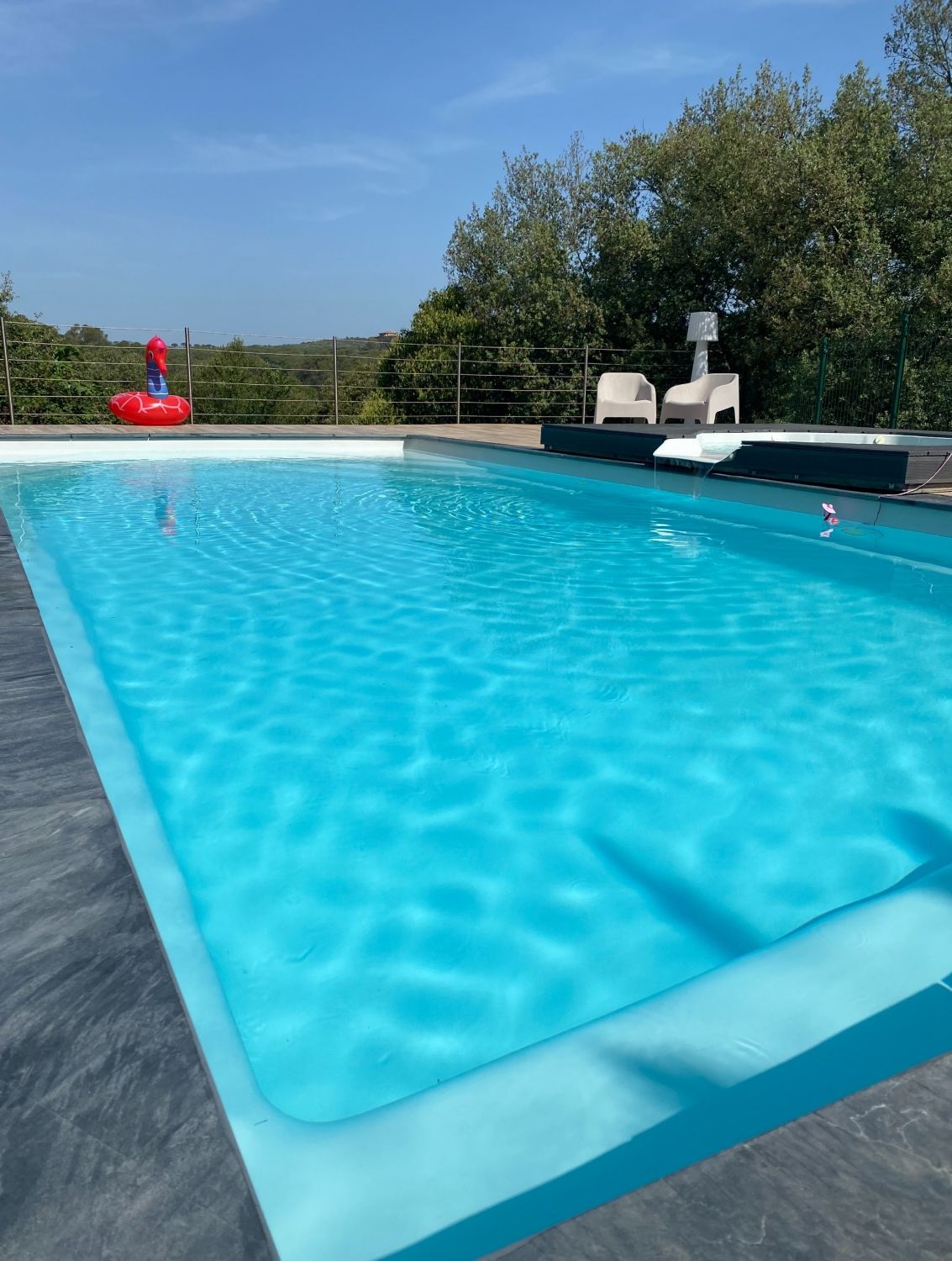 Piscine à la vue splendide