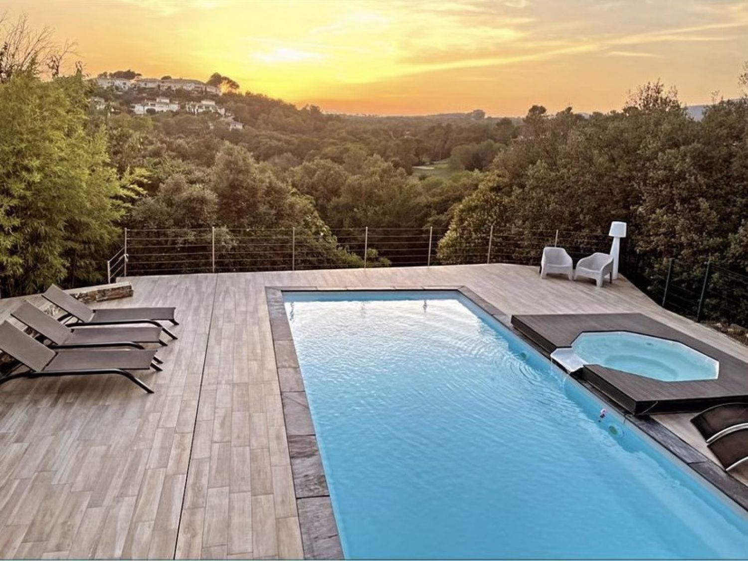 Piscine à la vue splendide
