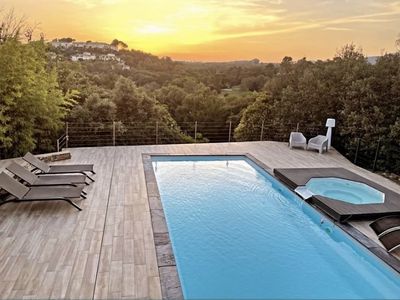 Swimming pool with splendid view