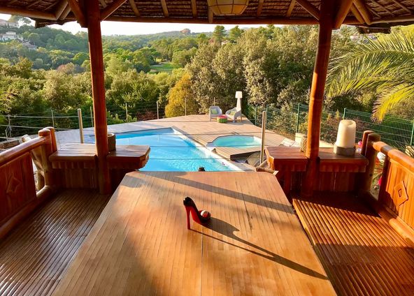 Swimming pool with splendid view