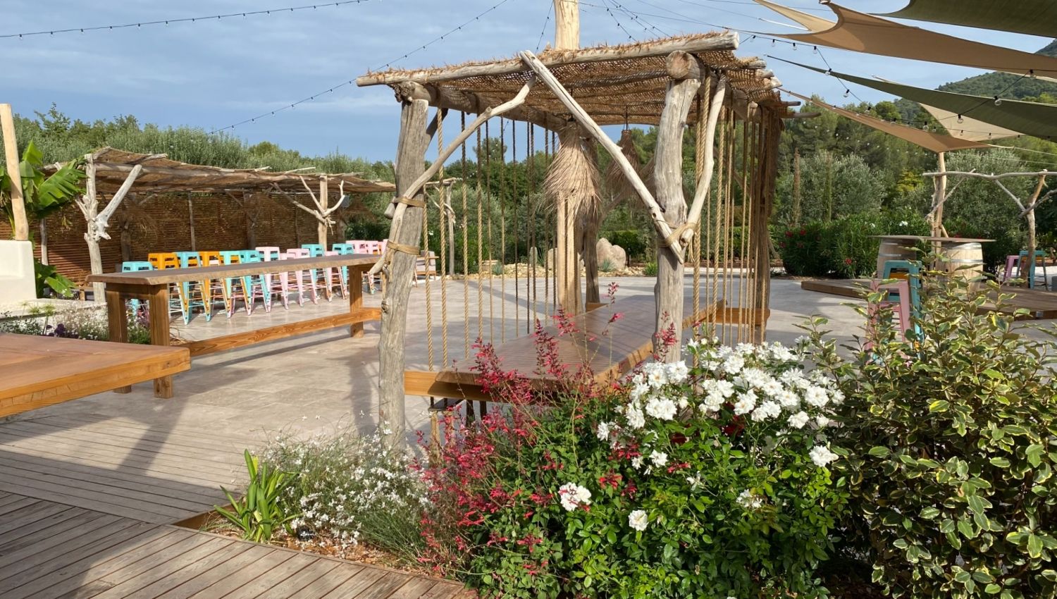 Terrasses d'exception au cœur d'un domaine viticole 