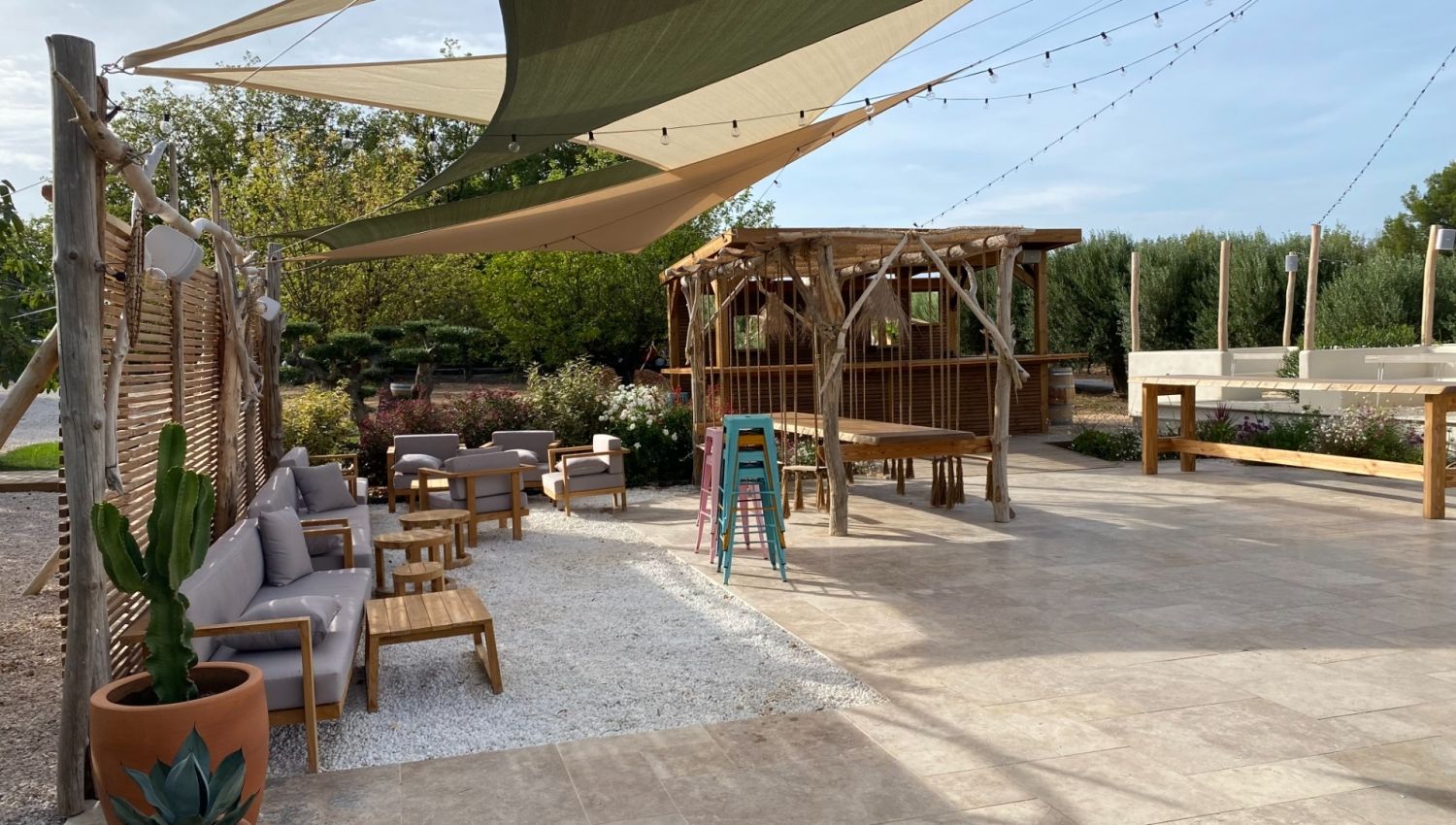 Terrasses d'exception au cœur d'un domaine viticole 