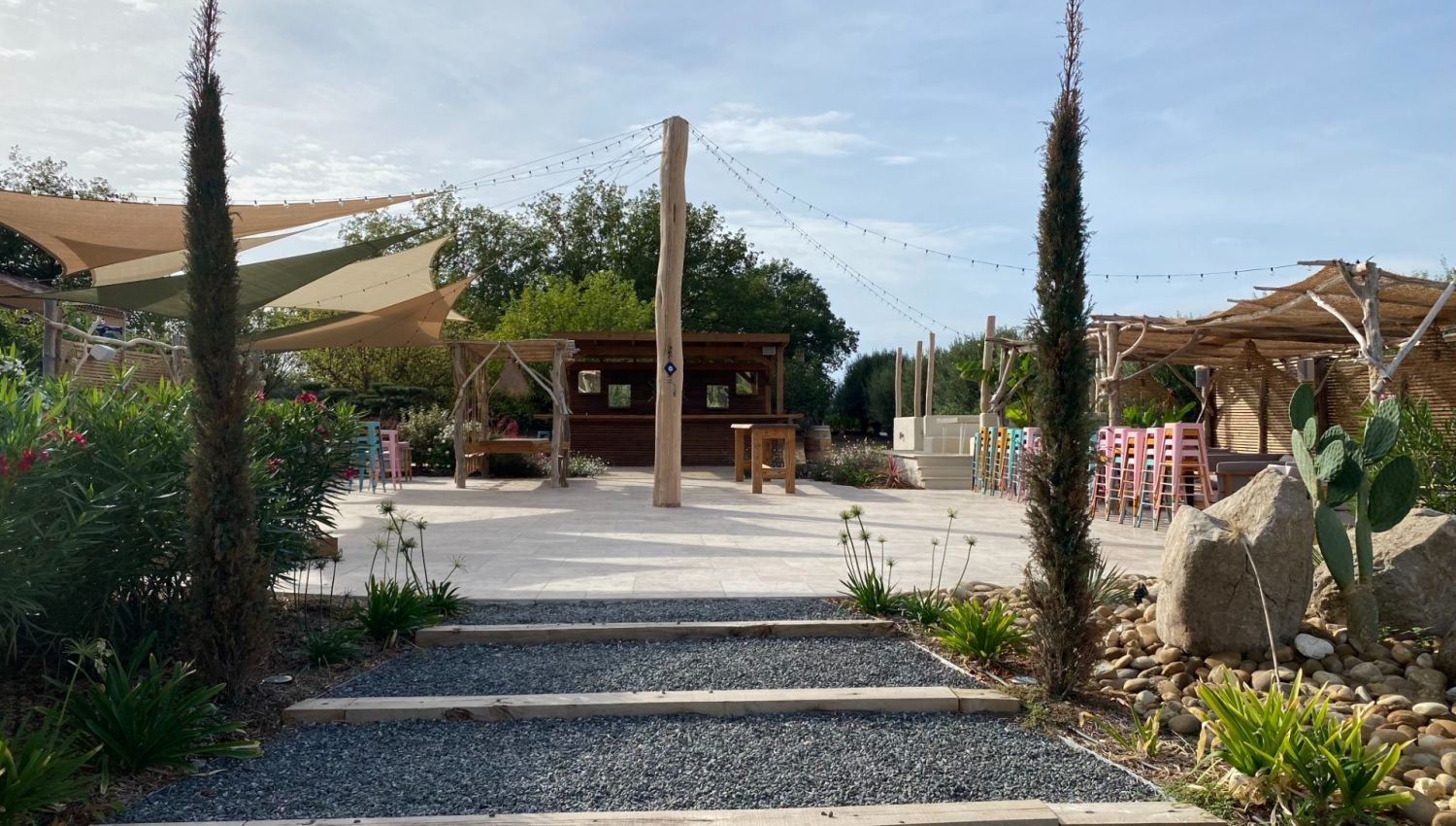 Terrasses d'exception au cœur d'un domaine viticole 