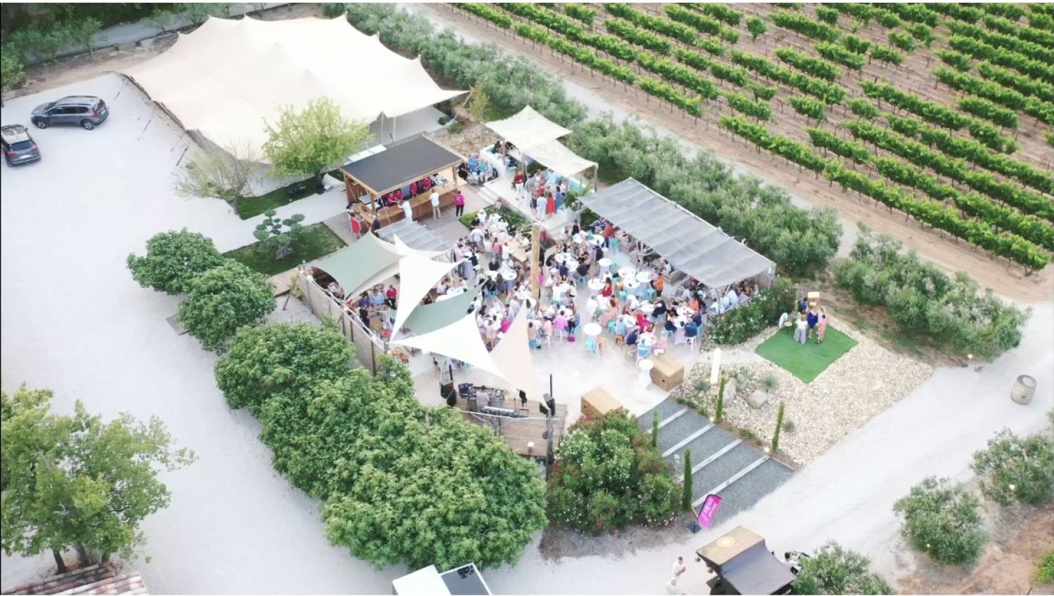 Terrasses d'exception au cœur d'un domaine viticole 