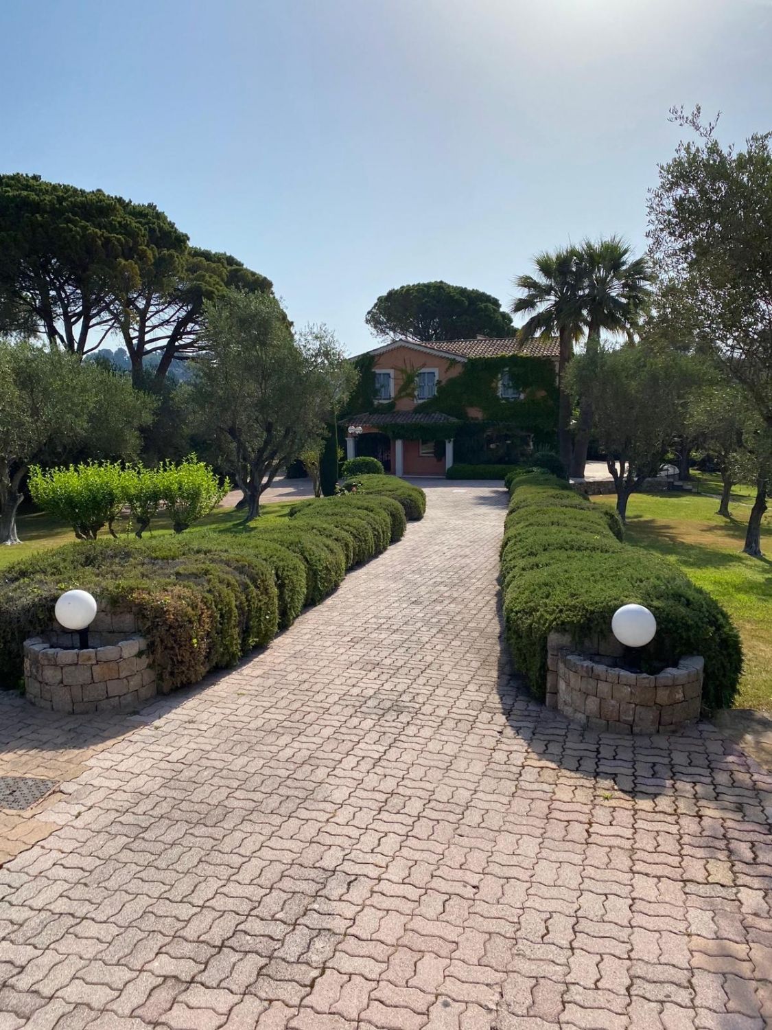 Magnificent Villa with swimming pool in Mougins