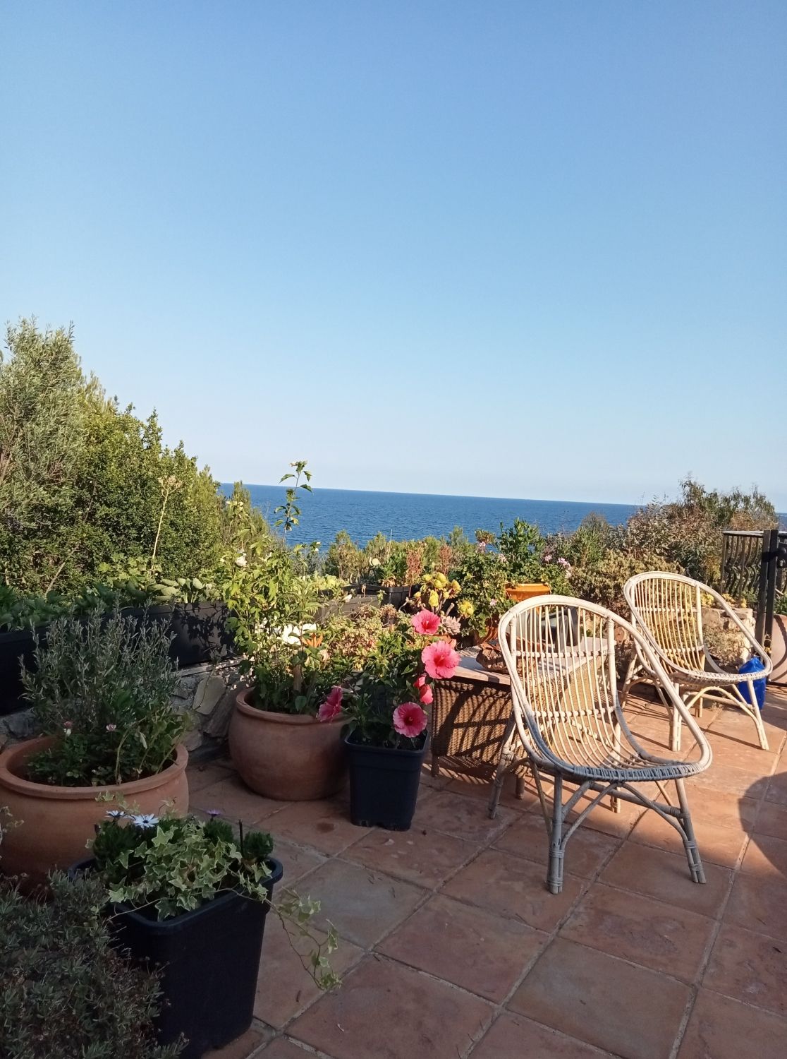 Provençal farmhouse with panoramic views of the Mediterranean
