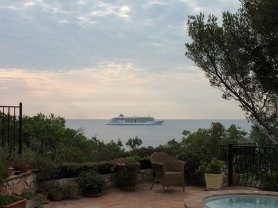 Mas provençal avec vue panoramique et sur la Méditerranée