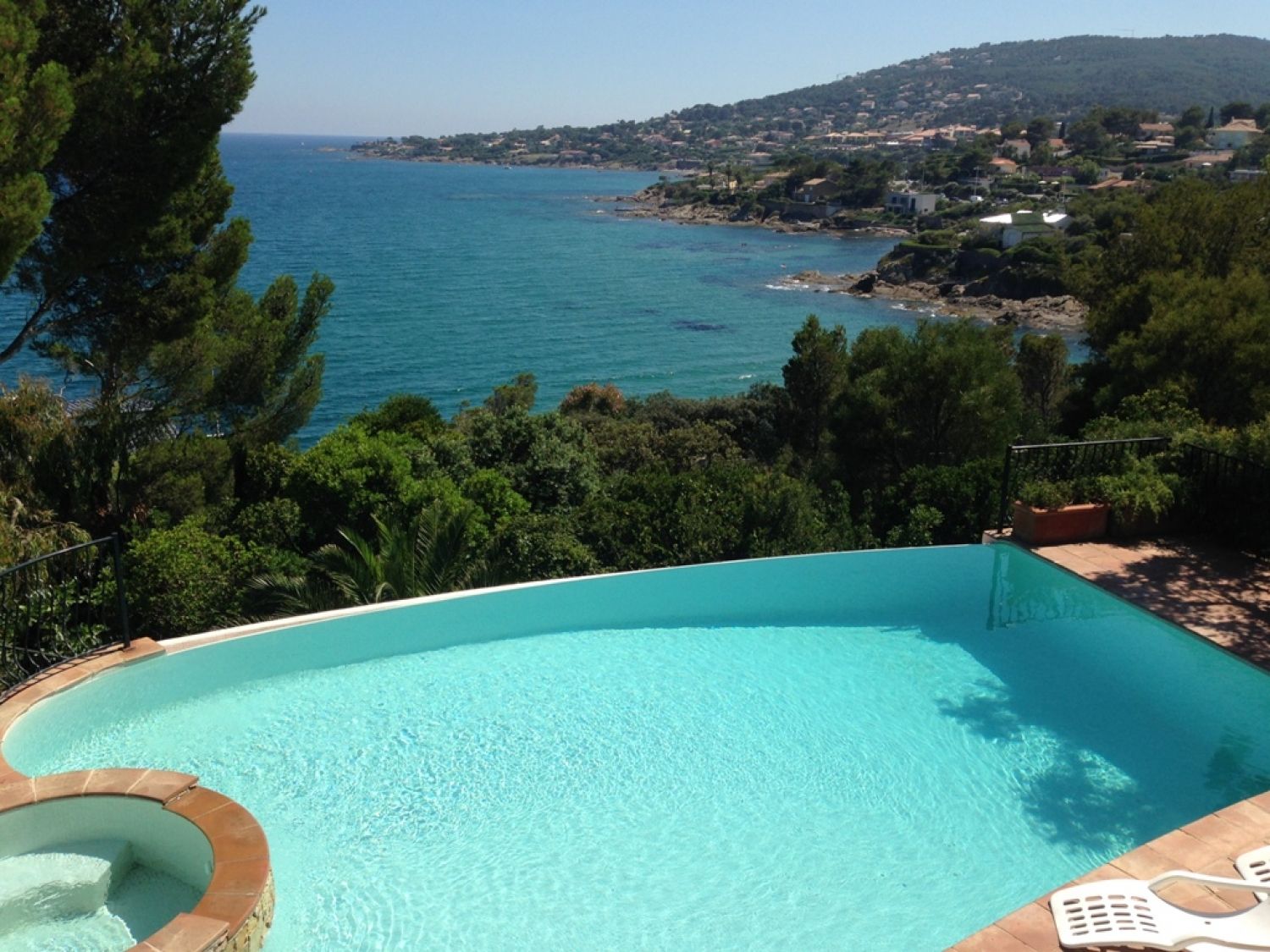 Mas provençal avec vue panoramique et sur la Méditerranée