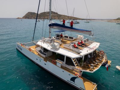 Maxi-catamaran for your private or professional event!
