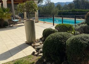 Villa swimming pool and covered terrace in the south of the Luberon