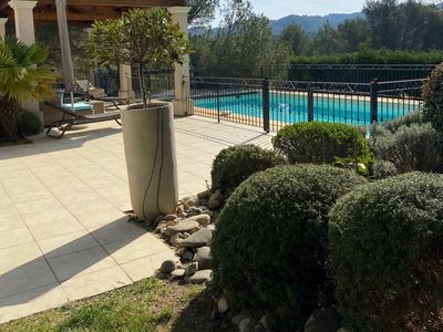 Villa swimming pool and covered terrace in the south of the Luberon