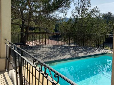 Villa swimming pool and covered terrace in the south of the Luberon
