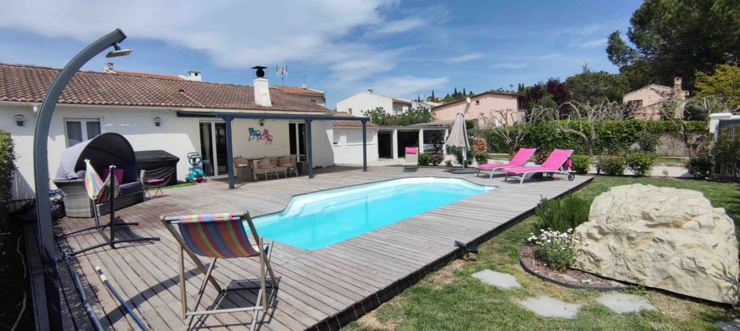 Private swimming pool rental with terrace and garden and terrace 15 minutes from Nice