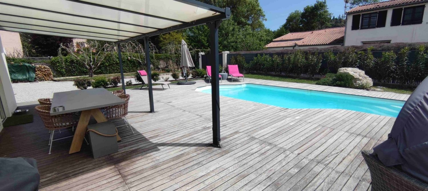 Private swimming pool rental with terrace and garden and terrace 15 minutes from Nice