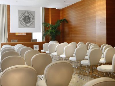 Elegant and harmonious room for your events in a 5* hotel