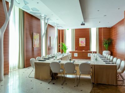 Elegant and harmonious room for your events in a 5* hotel