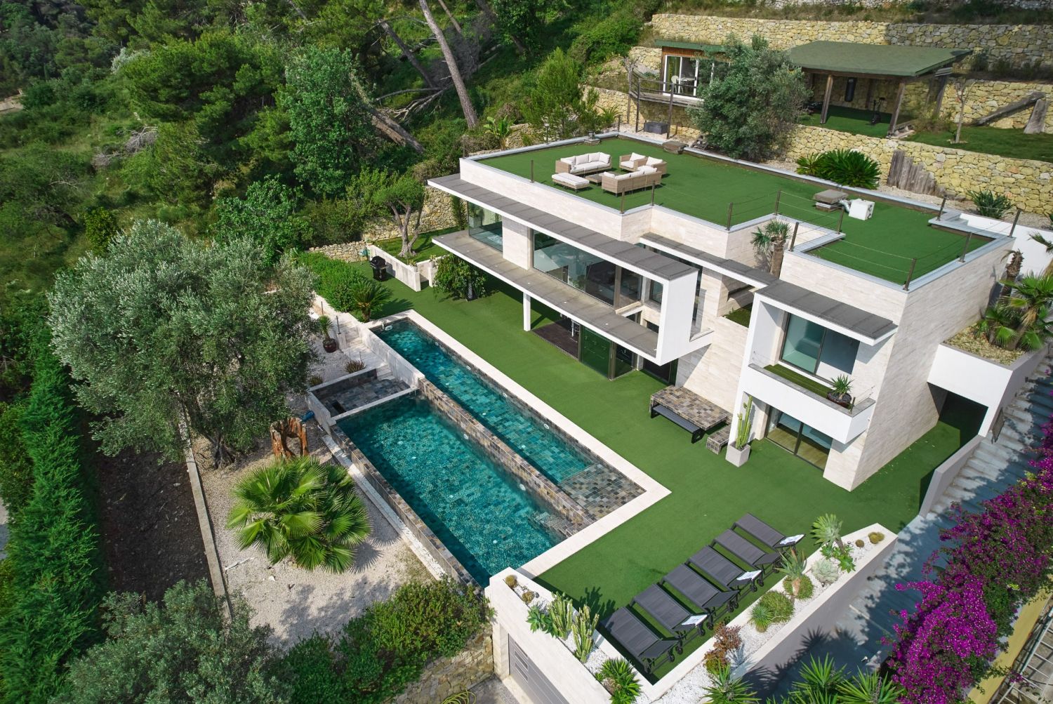Exceptional contemporary villa 180° sea view