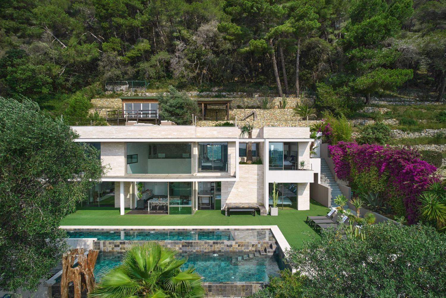 Exceptional contemporary villa 180° sea view