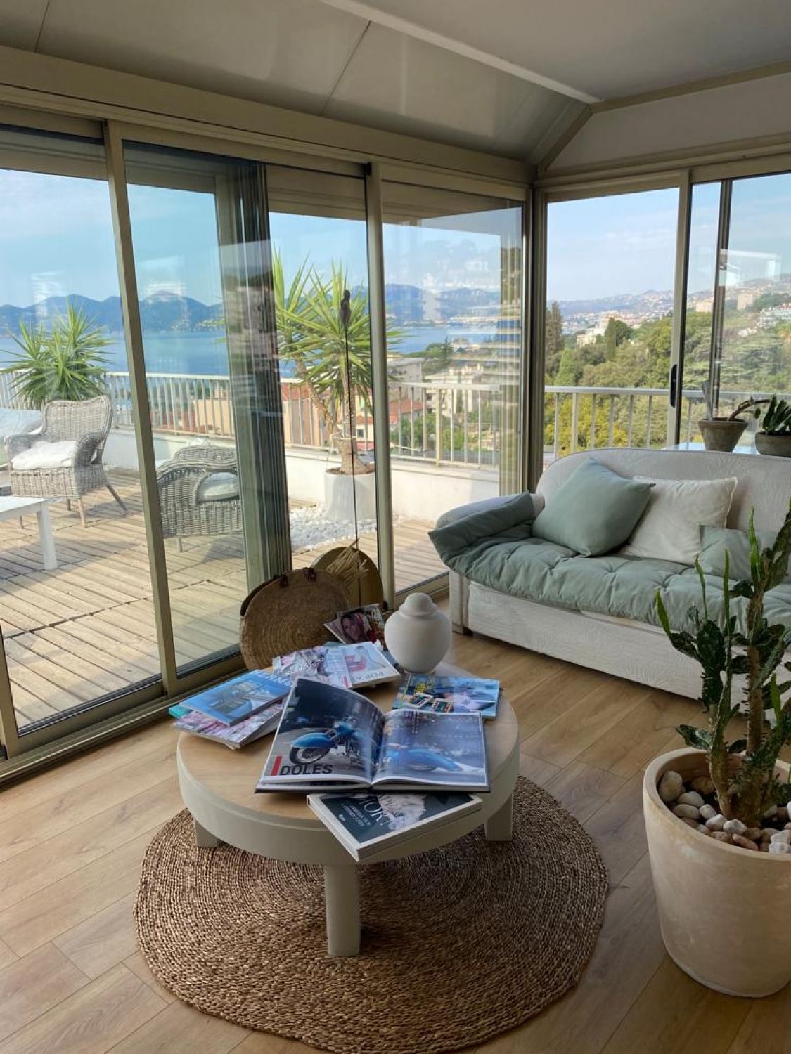 Un rooftop privé avec une vue imprenable sur la mer pour les événements et les tournages à Cannes