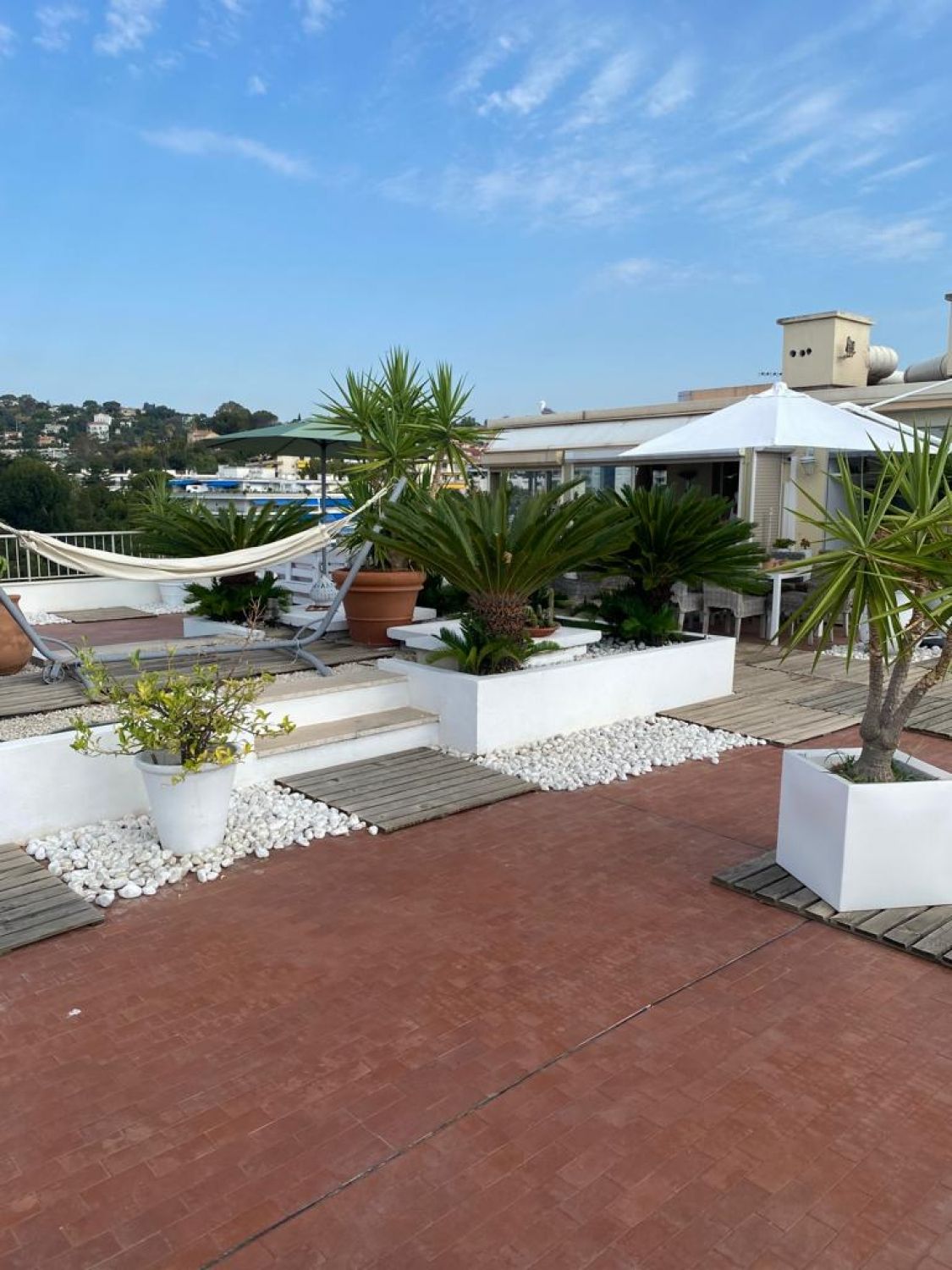 Un rooftop privé avec une vue imprenable sur la mer pour les événements et les tournages à Cannes
