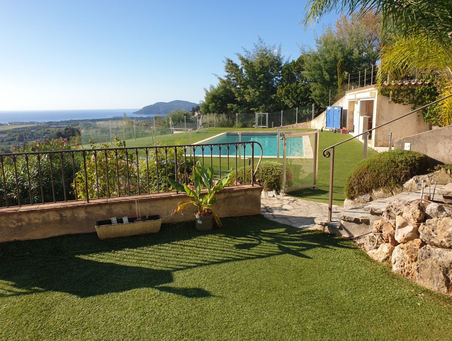 180 degree sea view swimming pool area