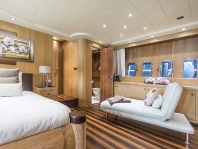 Elegant Cannes Motor Yacht for Private Cruises & Events on the Water