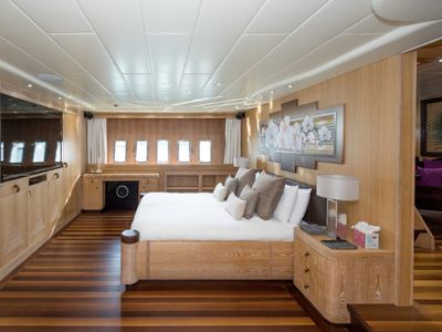 Elegant Cannes Motor Yacht for Private Cruises & Events on the Water