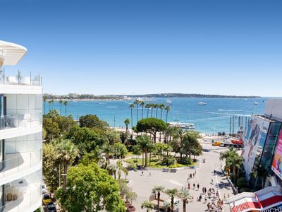 Luxury Penthouse with Private Pool & Sea Views Opposite the Palais