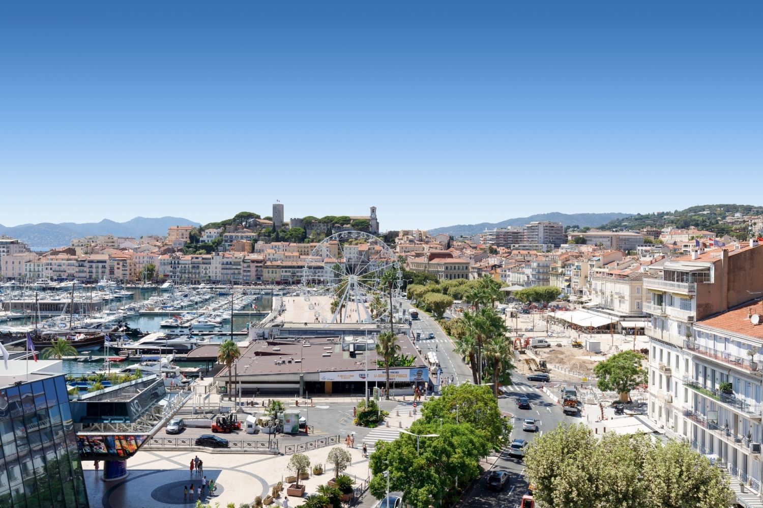 Luxury Penthouse with Private Pool & Sea Views Opposite the Palais