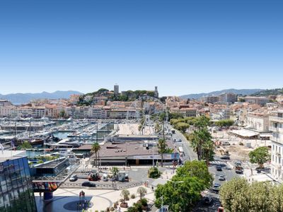 Luxury Penthouse with Private Pool & Sea Views Opposite the Palais