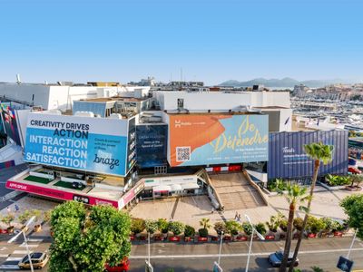 Luxury Penthouse with Private Pool & Sea Views Opposite the Palais