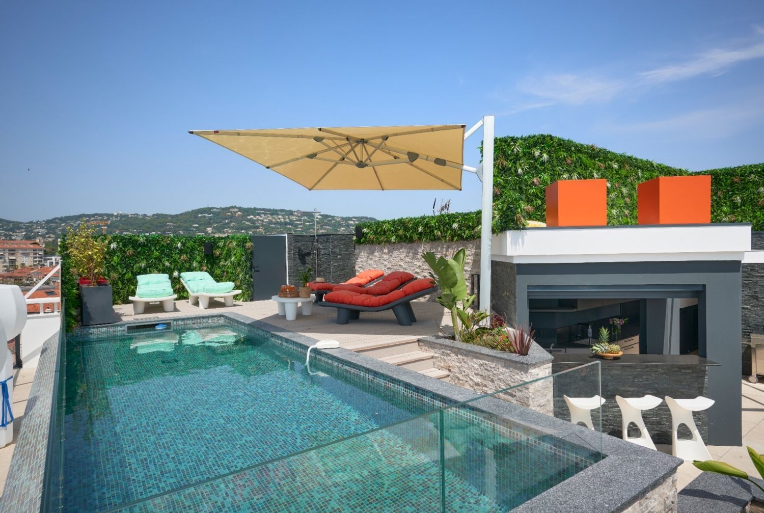 Luxury Penthouse with Private Pool & Sea Views Opposite the Palais