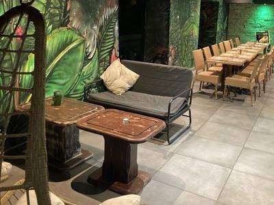 Restaurant ambiance techno, Port d'Antibes