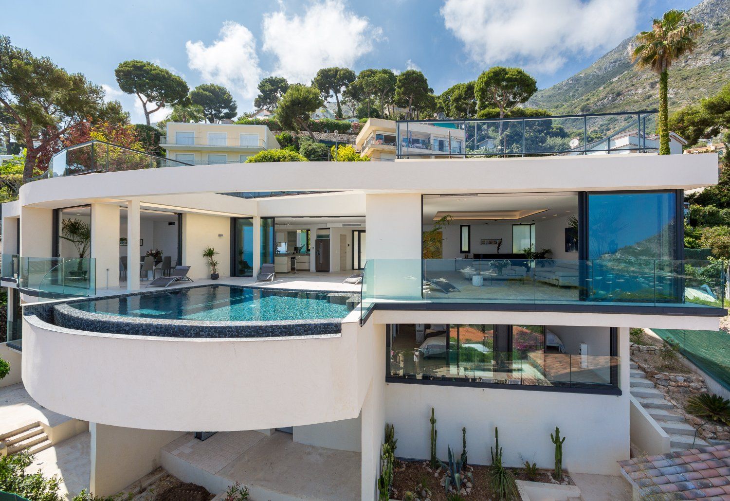 Luxurious Villa with California style