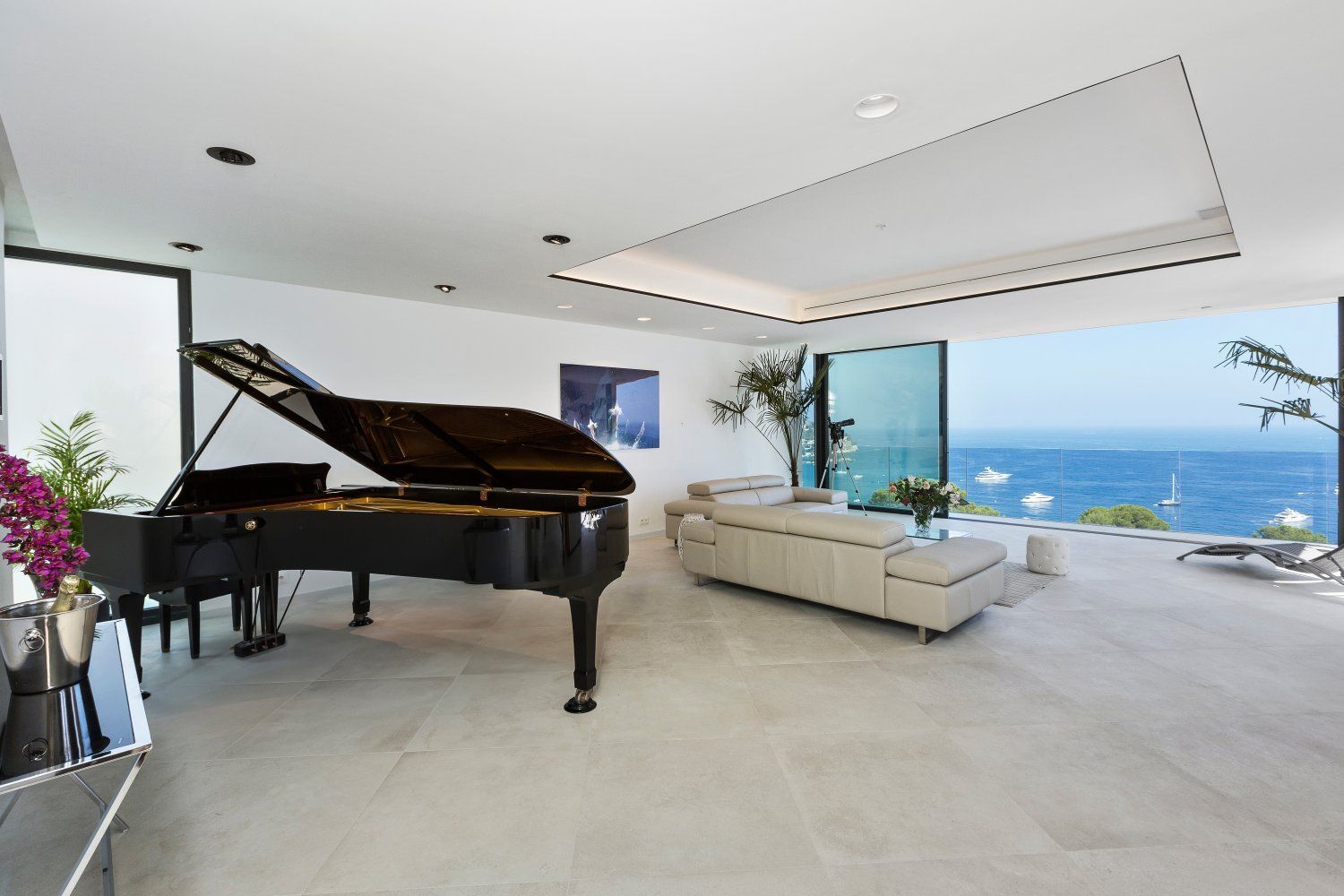 Luxurious Villa with California style