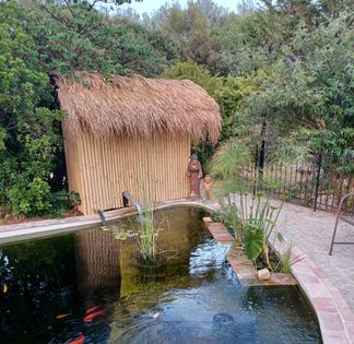 Garden with swimming pool, pool house and petanque court 