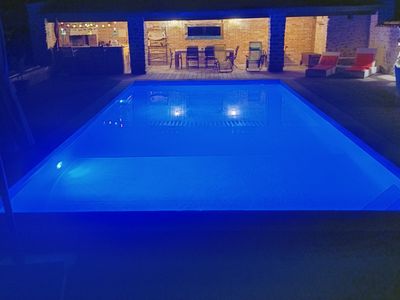 Garden with swimming pool, pool house and petanque court 