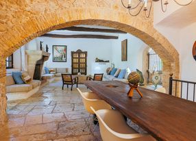 Historic mill of 400m2 located in Vence near medieval village