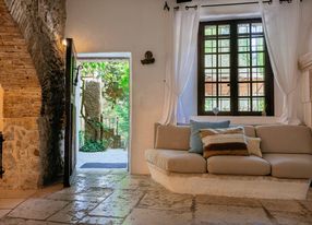 Historic mill of 400m2 located in Vence near medieval village